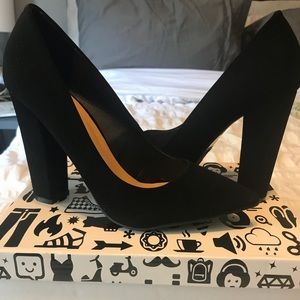 Black Chunky Pumps⚡️BRAND NEW⚡️